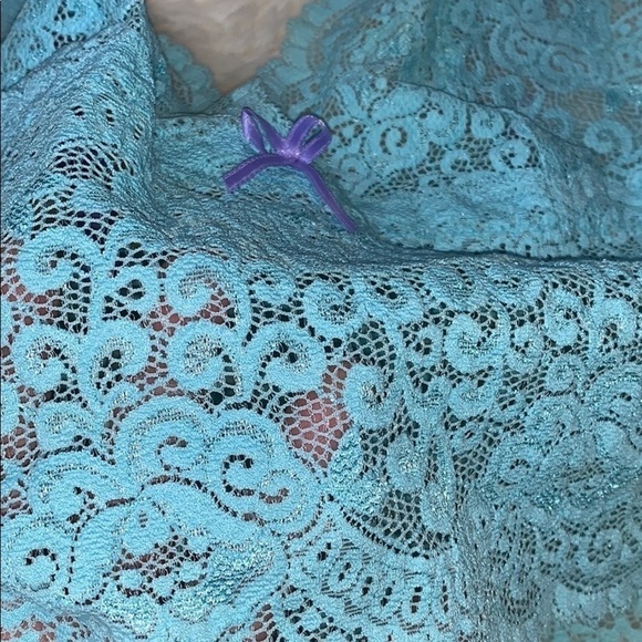 Victoria’s Secret Lace Camisole Tank Top - Picture 3 of 6